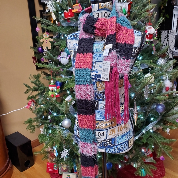 GORGEOUS MULTICOLORED STRIPED SCARF! - Picture 1 of 8